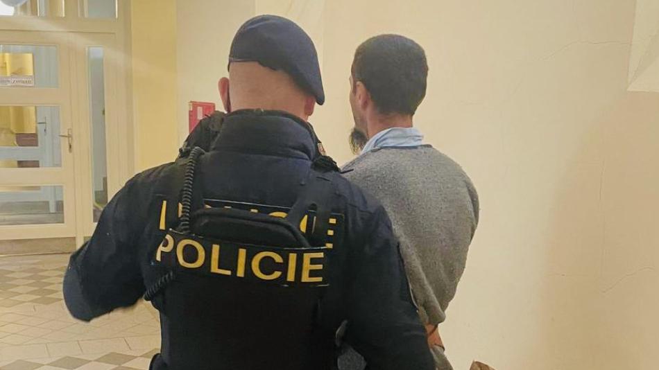 Muž obviněný z pobodání ženy v centru Plzně je ve vazbě