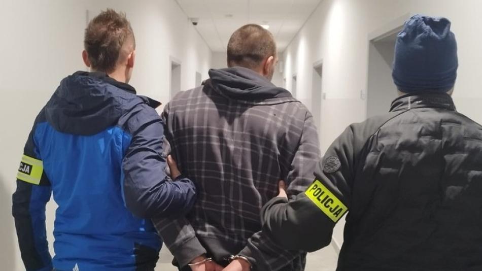 Policie zadržela uprchlého dezinformátora z Holýšova!