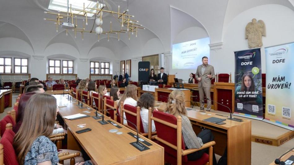 Sedm žáků a studentů si v Plzni převzalo prestižní ocenění DofE