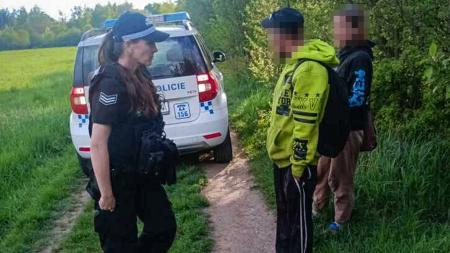 Z lesního tábořiště rovnou do rukou státní policie aneb Před plzeňskými strážníky se nikdo neschová!
