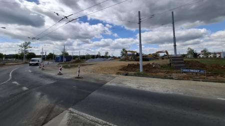 &quot;Únikovka projeď Plzeň&quot; vstupuje do další fáze, řidiče čeká další omezení na okružní křižovatce Domažlická – Folmavská