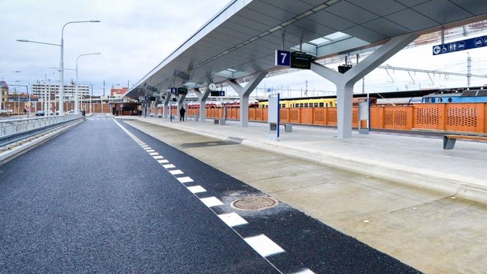 Plzeň chce místo bývalé pošty u nádraží postavit autobusový terminál