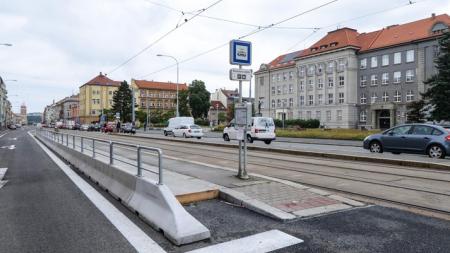 Tramvajové zastávky na Klatovské v Plzni u náměstí T. G. Masaryka jsou bezpečnější, řešení je zatím provizorní