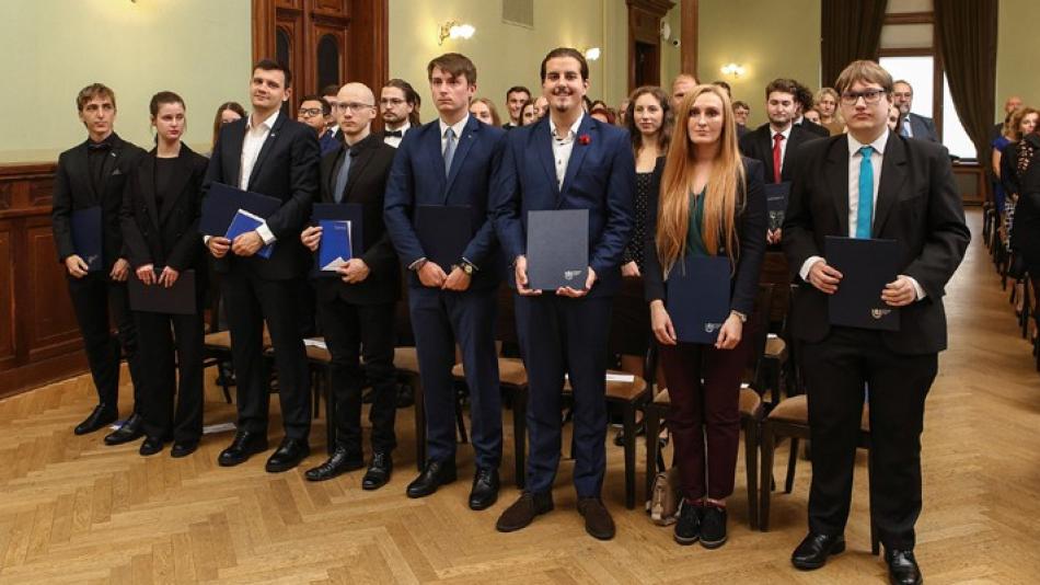 Čtyřicítka vynikajících studentů ze ZČU a LF UK převzala mimořádná stipendia