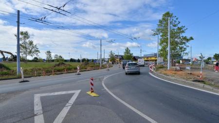 Dopravní peklo pro řidiče. Začala největší omezení kvůli rekonstrukci kruhového objezdu na Borských Polích