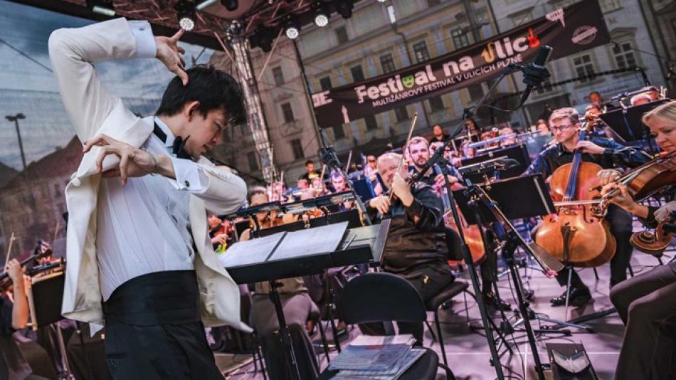 Plzeň se v srpnu promění v otevřenou kulturní scénu, oživí ji Festival na ulici 2025