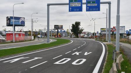 Řidičům v Plzni se ráno otevřela přestavěná nejzatíženější křižovatka ve městě
