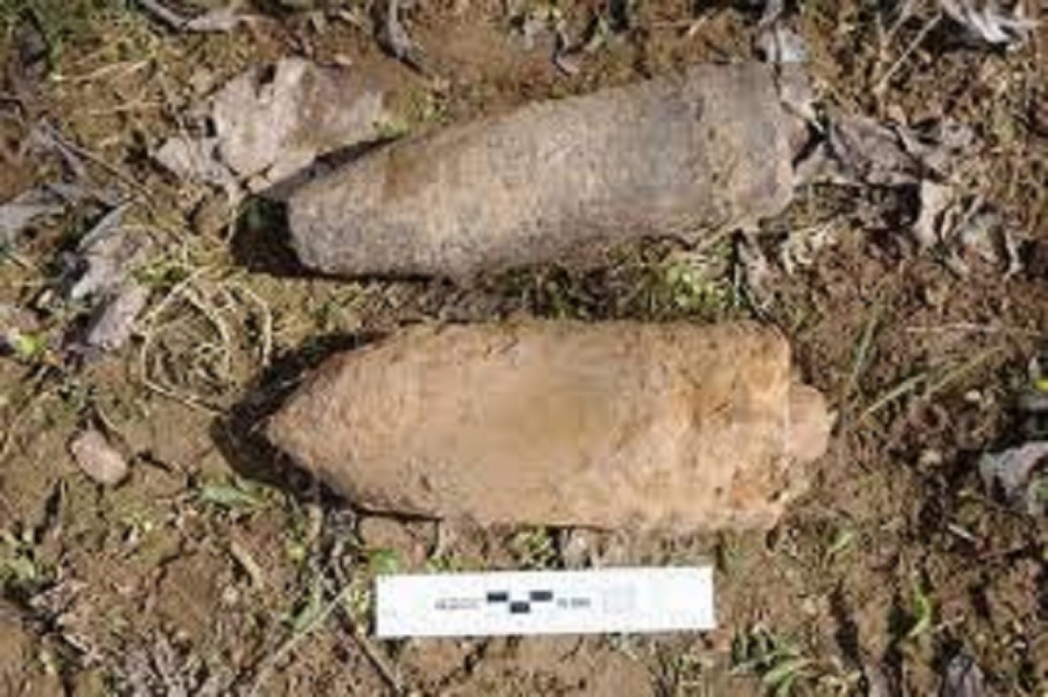 Hledač pokladů našel dva dělostřelecké granáty z války