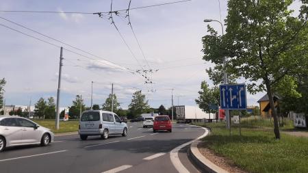 Řidiči, pozor! U Makra začne přestavba okružní křižovatky!