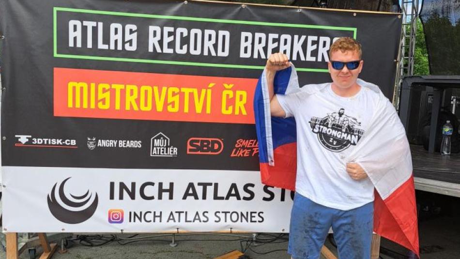 Mladý domažlický strongman Norbert Švarc překonal světový rekord