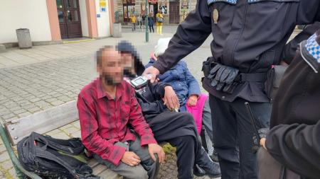 Plzeňští strážníci řeší stovky případů porušujících protialkoholovou vyhlášku