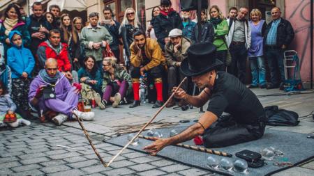Začíná Pilsen Busking Fest. Hudebníci, tanečníci či žongléři zaplní ulice Plzně