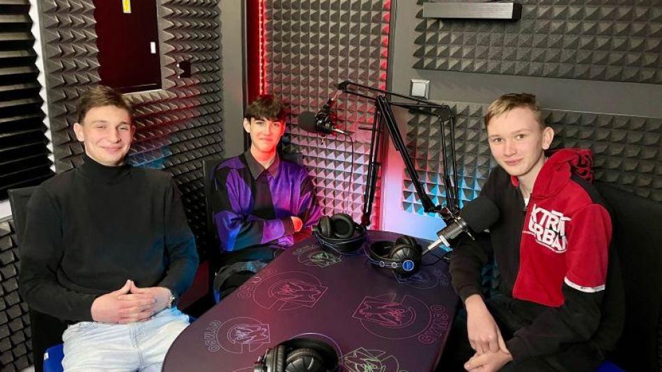 Gymázium Sokolov má nové podcastové studio