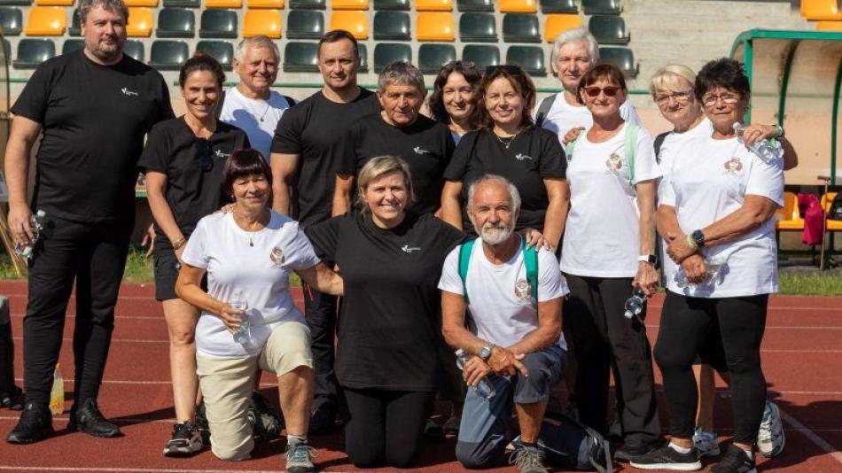 Sportovní hry seniorů v Karlovarském kraji: Soutěžili i s týmem hejtmanky a legendárním žokejem Váňou