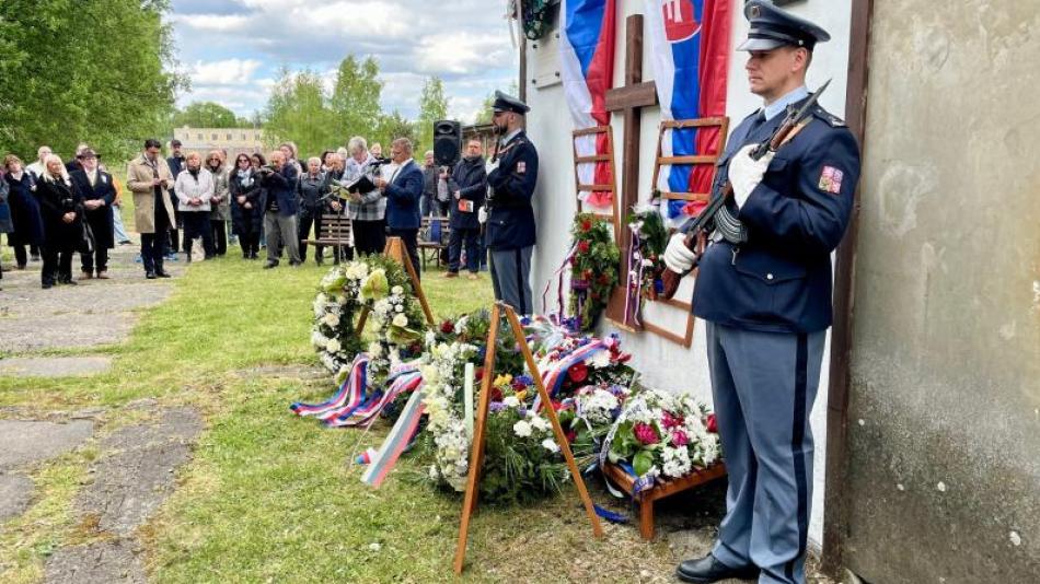 Karlovarský kraj uctil památku obětí Jáchymovského pekla