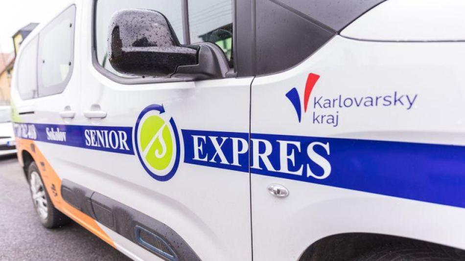 Senior Expres pomůže v osmi obcích Karlovarského kraje: Kraj rozdělil přes 2,5 milionu na dopravu pro starší občany