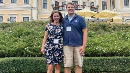 Isaac Manfull z USA povede v Karlových Varech kurzy angličtiny i školní pěvecký sbor