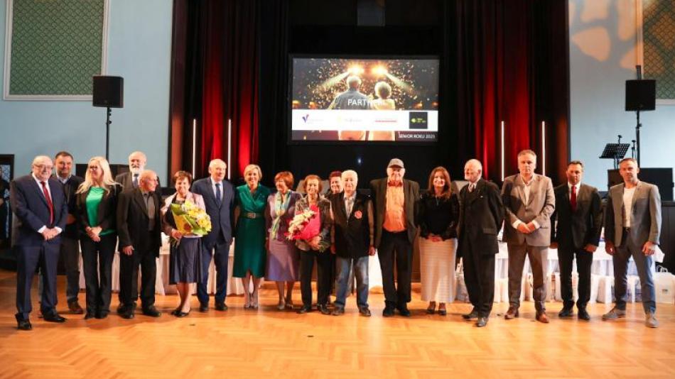 Karlovarský kraj ocenil výjimečné osobnosti v anketě Senior roku 2025
