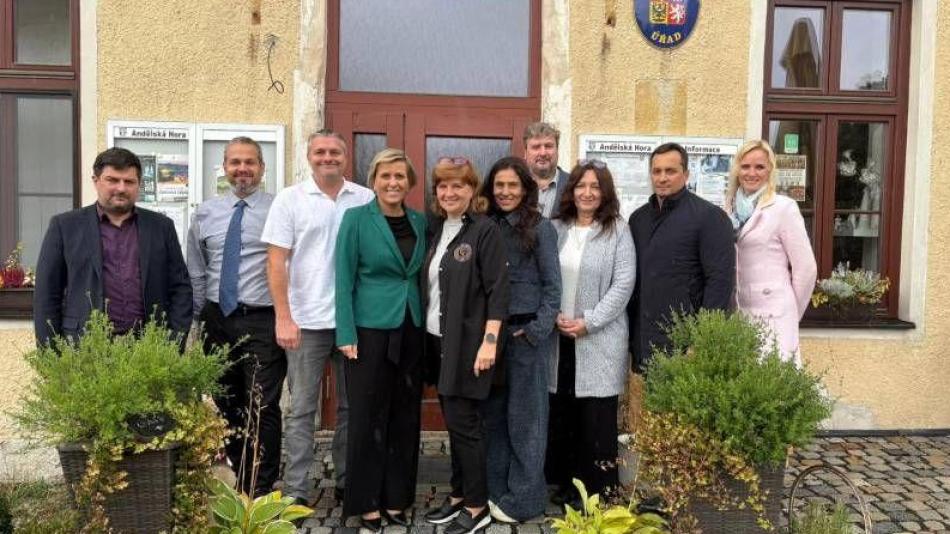 Krajští radní jednali v Andělské Hoře o rozvoji obce i dopravních problémech