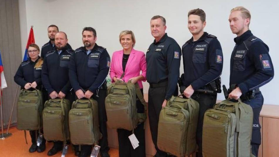 Policisté v Karlovarském kraji dostali nové záchranářské vybavení