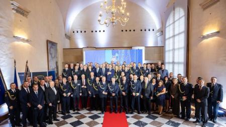 Ocenění hrdinové Karlovarského kraje: Medaile pro lékaře, hasiče i úředníky