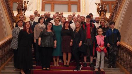 V Karlovarském kraji ocenili dárce krve: Získali Zlaté kříže