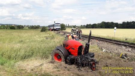 U Klatov traktorista nepřežil střet s vlakem
