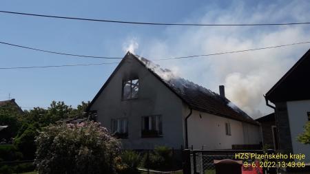 Rodinný dům pohltily plameny, požár způsobil minimálně milionovou škodu!
