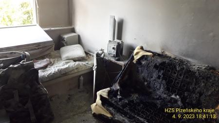 Na domažlické ubytovně hořel pokoj. Desítky lidí se musely evakuovat!