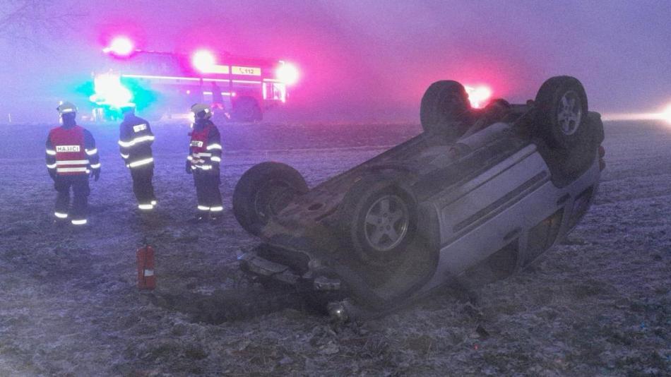 Na silnicích pozor. Opět hrozí námraza, varují meteorologové