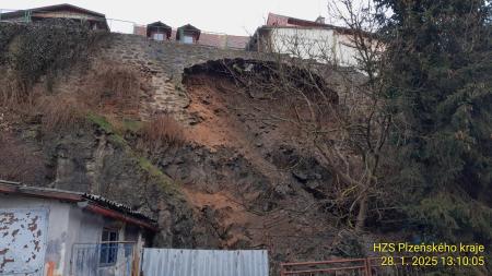 Ve Stříbře se sesunula část historické hradby