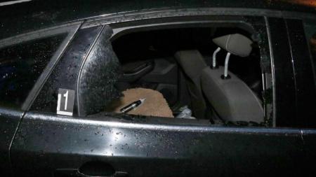Jeden kradl, druhý pomáhal. Policisté dopadli dvojici, která se vloupala do aut