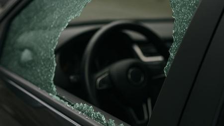 V Plzni řádí vykradači aut. Dávejte si pozor, varují policisté