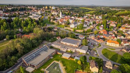 Mariánský sloup se po více než půl století vrací na tachovské náměstí