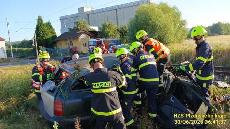 V Blovicích se srazil vlak s autem!