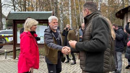 Prezident Pavel pokračuje v návštěvě Karlovarského kraje, zamířil poznávat přírodní krásy, pohovoří i se studenty