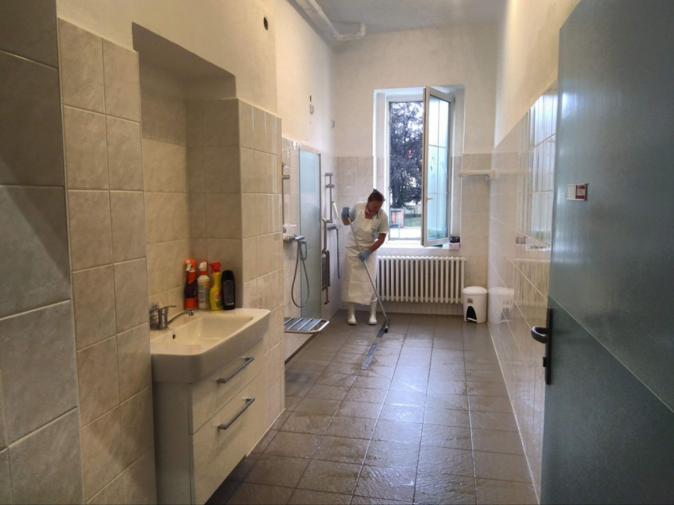 Nemocnice Horažďovice zrekonstruovala velké umývárny pro pacienty s pohybovým hendikepem