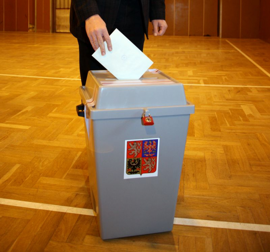 Hnutí ANO vyhrálo další volební průzkum, boduje i Trikolóra