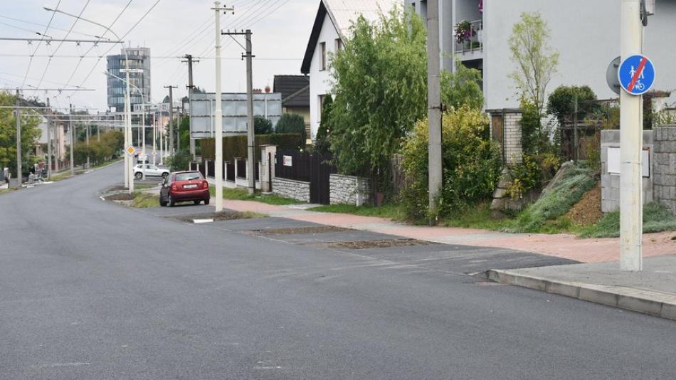 Skončila další část rekonstrukce Štefánikovy ulice v Černicích