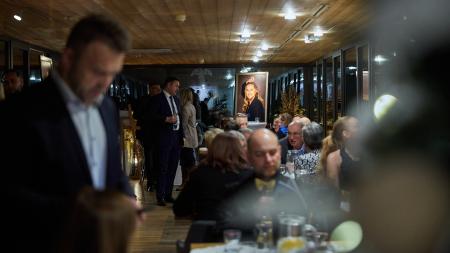 Křest magazínu PRESTIGE v novém kabátu: dvojjazyčně, stylově a s výhledem na Hradčany