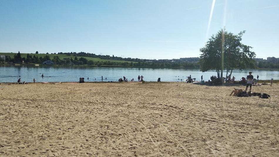 Přístup k pláži Boleveckého rybníka měla i v létě komplikovat uzavírka