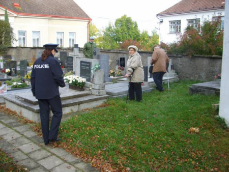 plzen_cz_policejní hlídky na hřbitovech