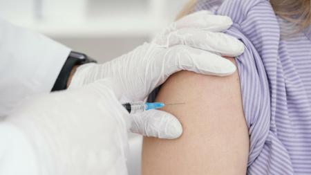 Očkovací centrum v KV Areně v Karlových Varech rozšiřuje provozní dobu