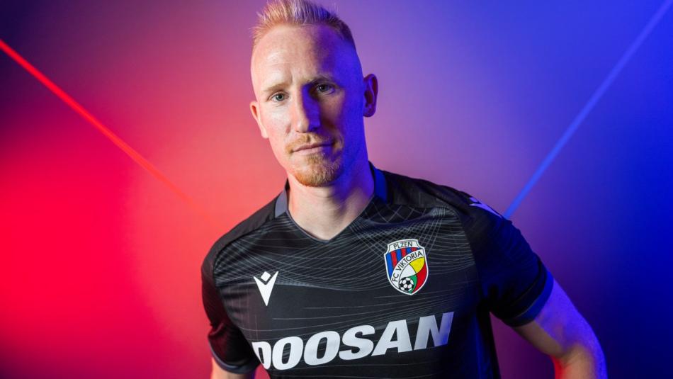 VIDEO: Opět v černém. Viktoria Plzeň představila třetí sady dresů