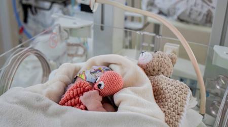 Do babyboxu ve Zlíně někdo odložil zdravé miminko. Holčička dostala krásné jméno