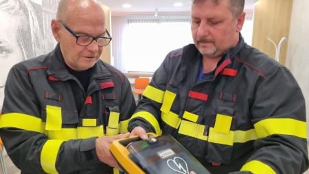 Pomáhat zachraňovat životy budou v prvním plzeňském obvodě nové defibrilátory
