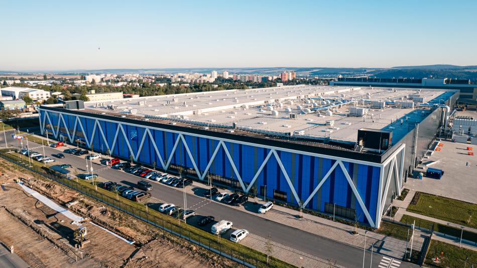 Společnost Ball Corporation představila nejmodernější závod na výrobu nekonečně recyklovatelných hliníkových nápojových plechovek v ČR