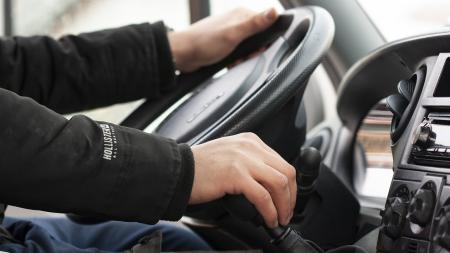 Tisícům motoristů z Karlovarska letos skončí platnost řidičského průkazu