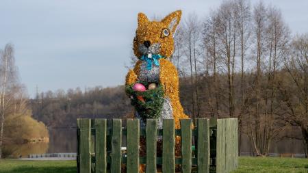 Plzeňský třetí městský obvod je připraven na Velikonoce: Zdobí ho výzdoba a probíhá úklid