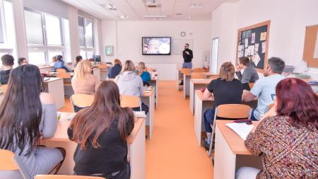 Učitelé základních škol v Plzni se chystají na změny ve známkování. Budou se školit, jak hodnotit děti i slovně